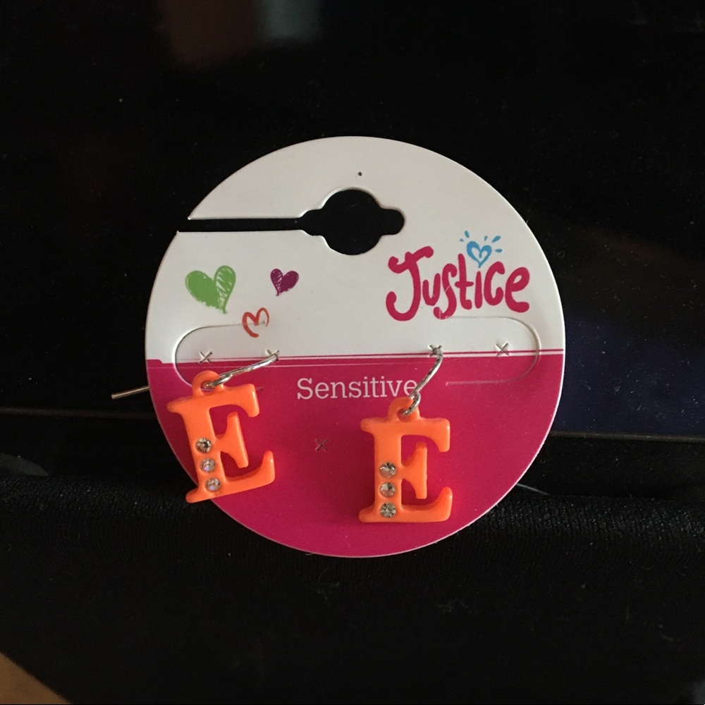 “E” letter earrings